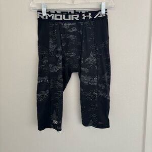 Under Armour Black and Gray HeatGear Youth Large Cropped Athletic Gear Football